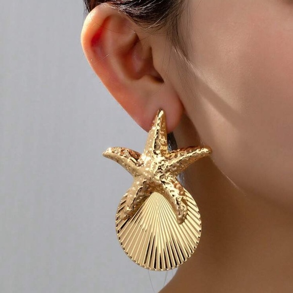 Golden Starfish Shell Earrings - Picture 3 of 8
